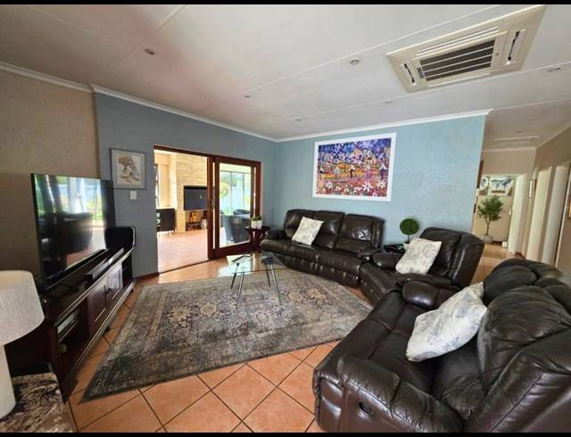3 BEDROOM HOUSE FOR SALE IN GLEN ERASMIA